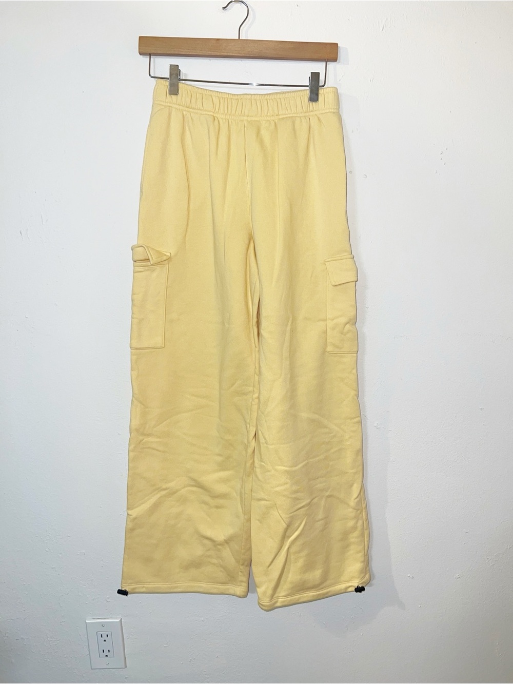 No Boundaries Yellow Pull-On Fleece Cargo Wide Leg Comfy Sweatpants